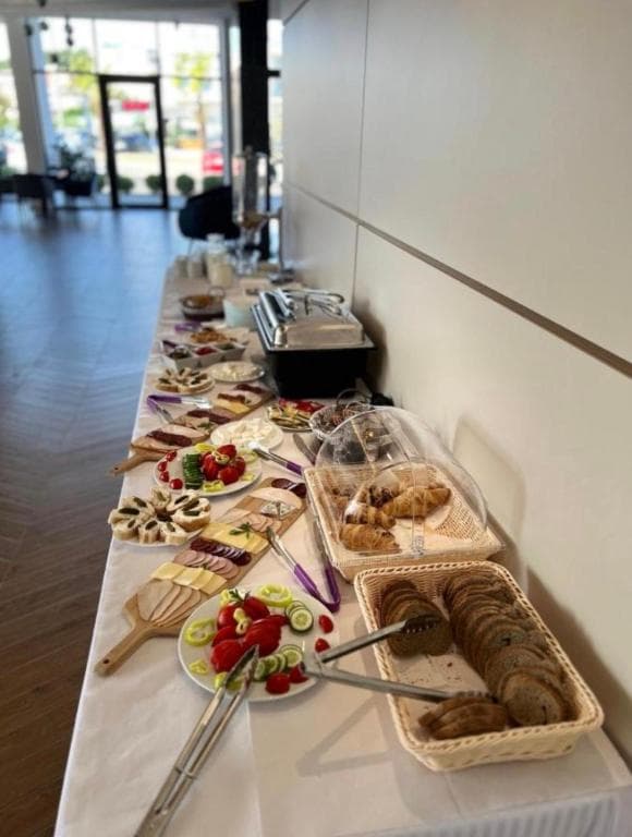 Breakfast buffet presentation